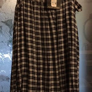 Pleated black and white check size 20